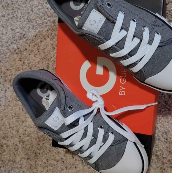 G by Guess Oona light Grey size 7 mens - Picture 2 of 2